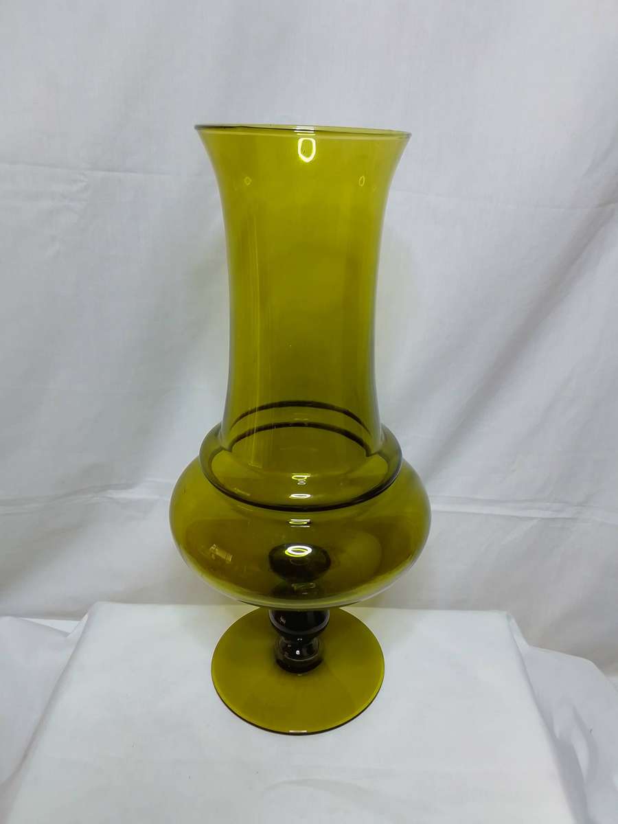 Beautiful vintage Scandinavian green glass vase