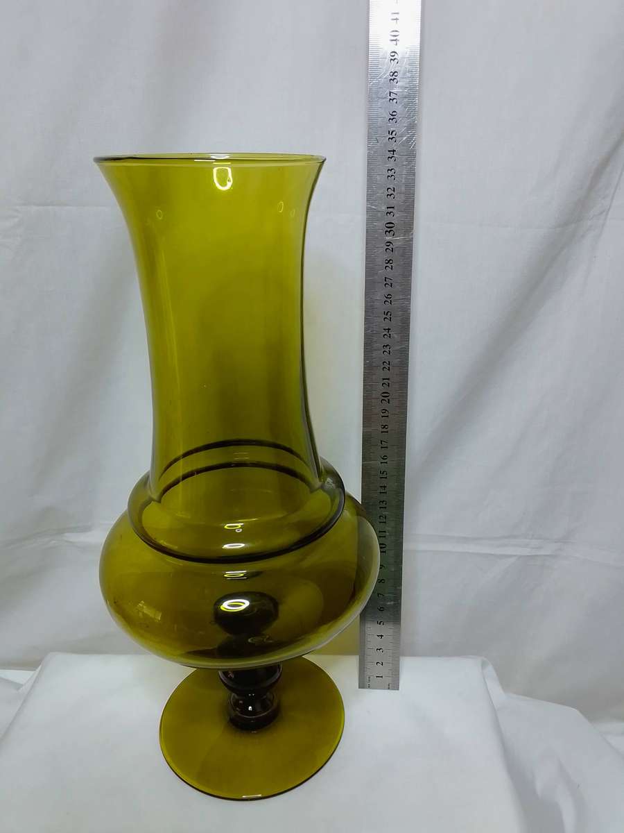 Beautiful vintage Scandinavian green glass vase