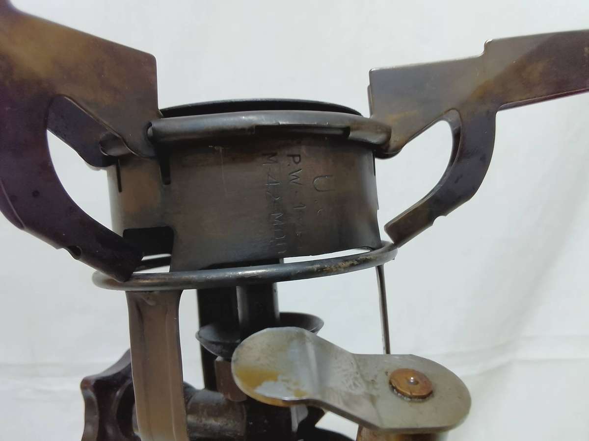 WW2 M-1942 army stove Coleman - Hen's tooth!