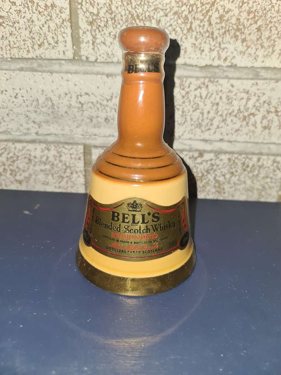 Vintage collectable Bell's Blended Scotch Whisky 200ml in sealed Wade Decanter, 16cm high, like new