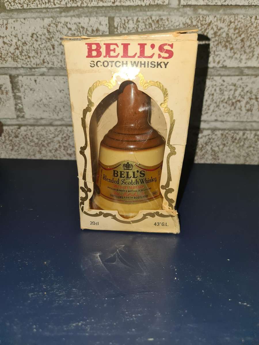 Vintage collectable Bell's Blended Scotch Whisky 200ml in sealed Wade Decanter, 16cm high, like new