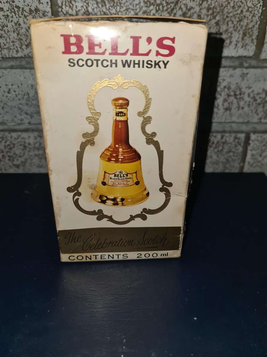 Vintage collectable Bell's Blended Scotch Whisky 200ml in sealed Wade Decanter, 16cm high, like new