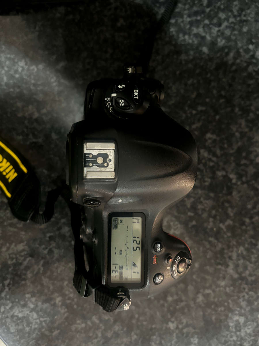 Nikon D4 Full Frame Camera Body (Please Read). Worth R12500.00!!!