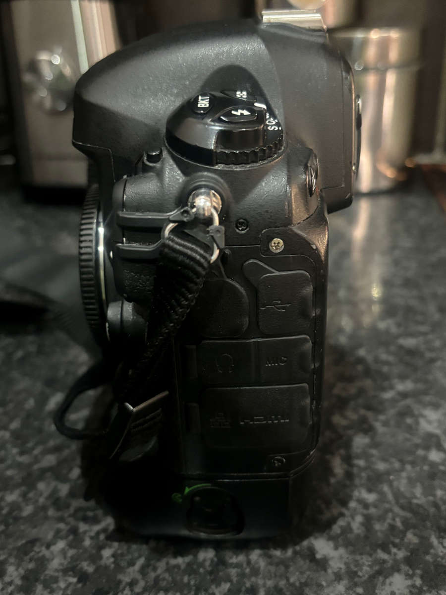 Nikon D4 Full Frame Camera Body (Please Read). Worth R12500.00!!!