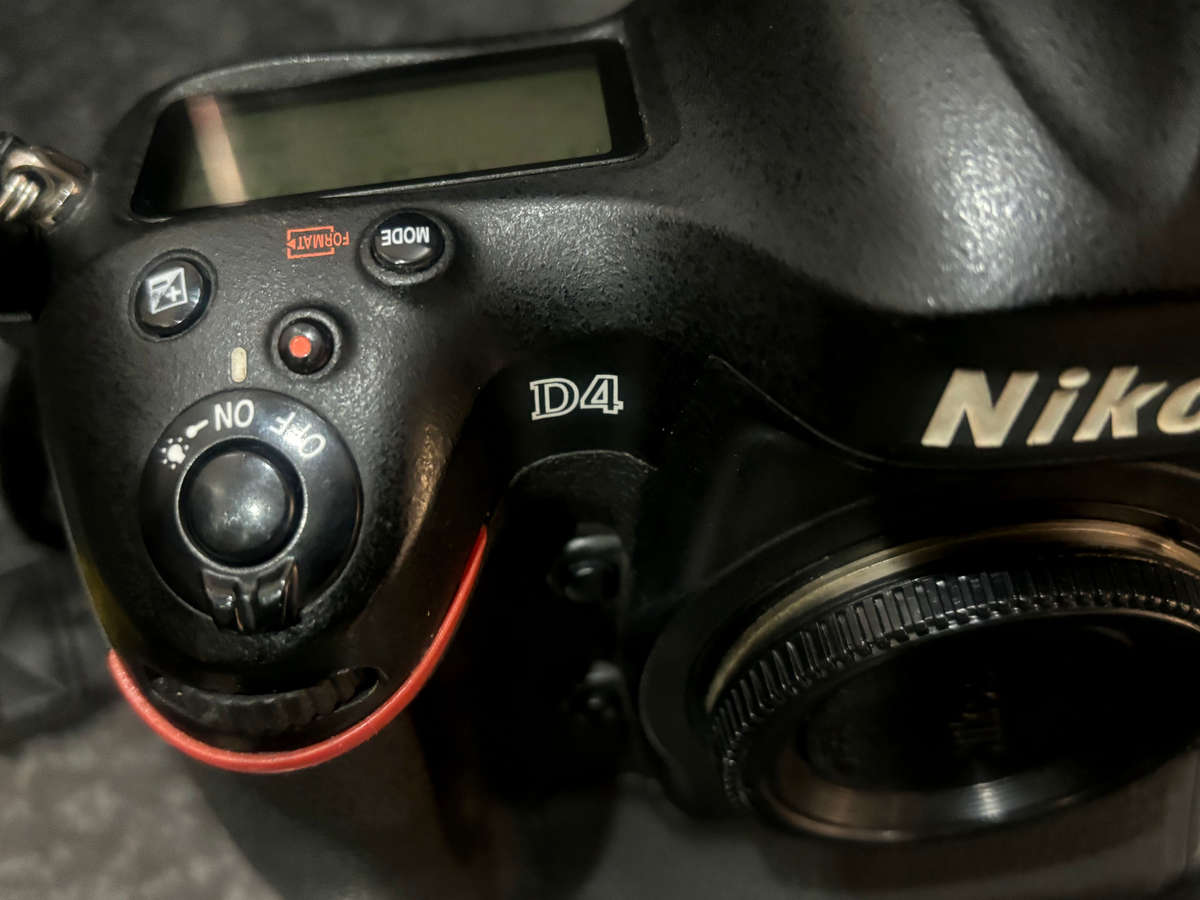 Nikon D4 Full Frame Camera Body (Please Read). Worth R12500.00!!!