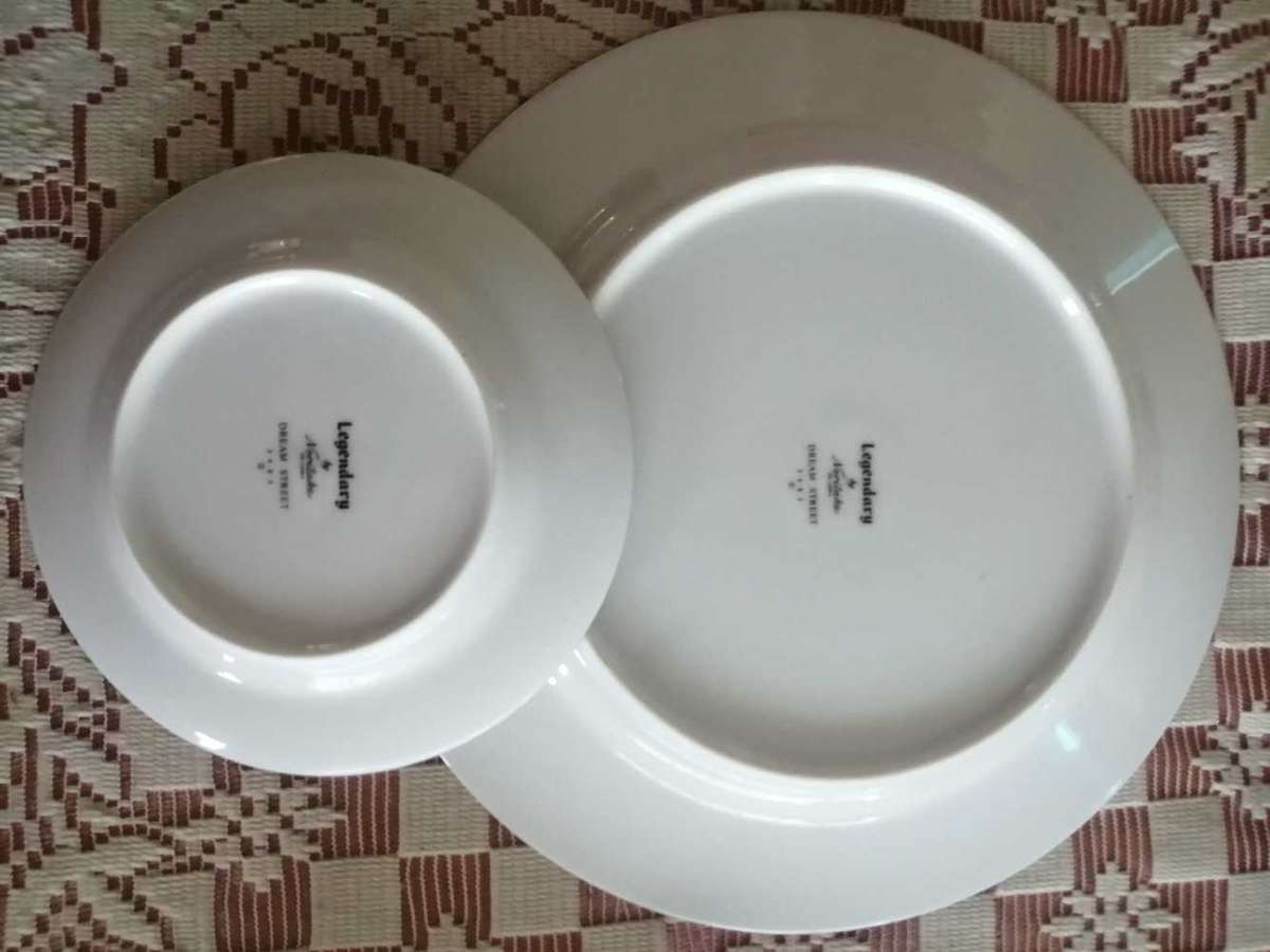 Noritake - Vintage Legendary by Noritake Sri Lanka Dream Street 3843 28 Piece Dinner set.