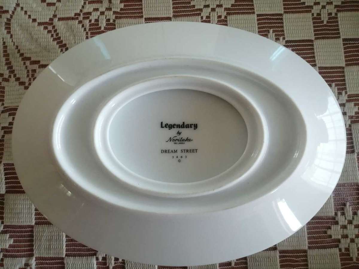Noritake - Vintage Legendary by Noritake Sri Lanka Dream Street 3843 28 Piece Dinner set.