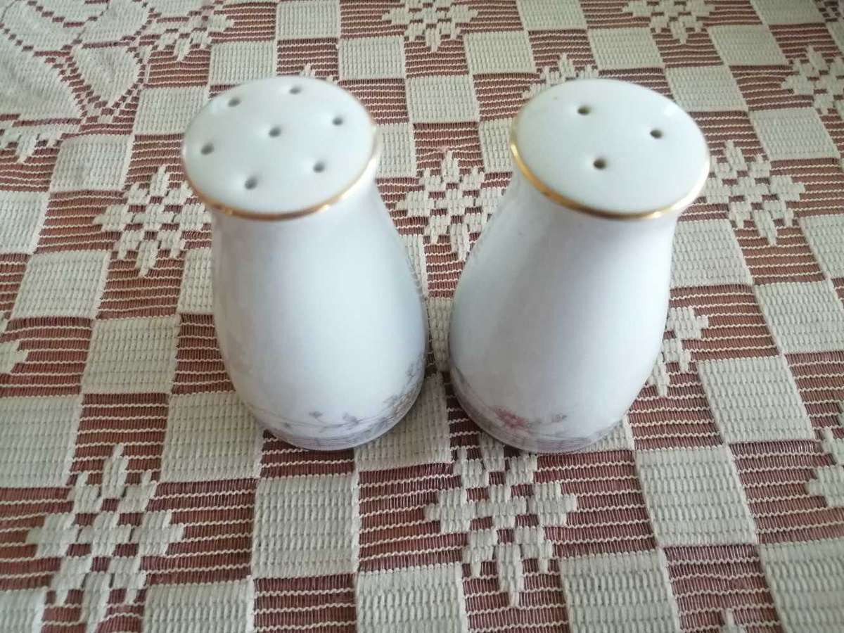 Noritake - Vintage Legendary by Noritake Sri Lanka Dream Street 3843 28 Piece Dinner set.