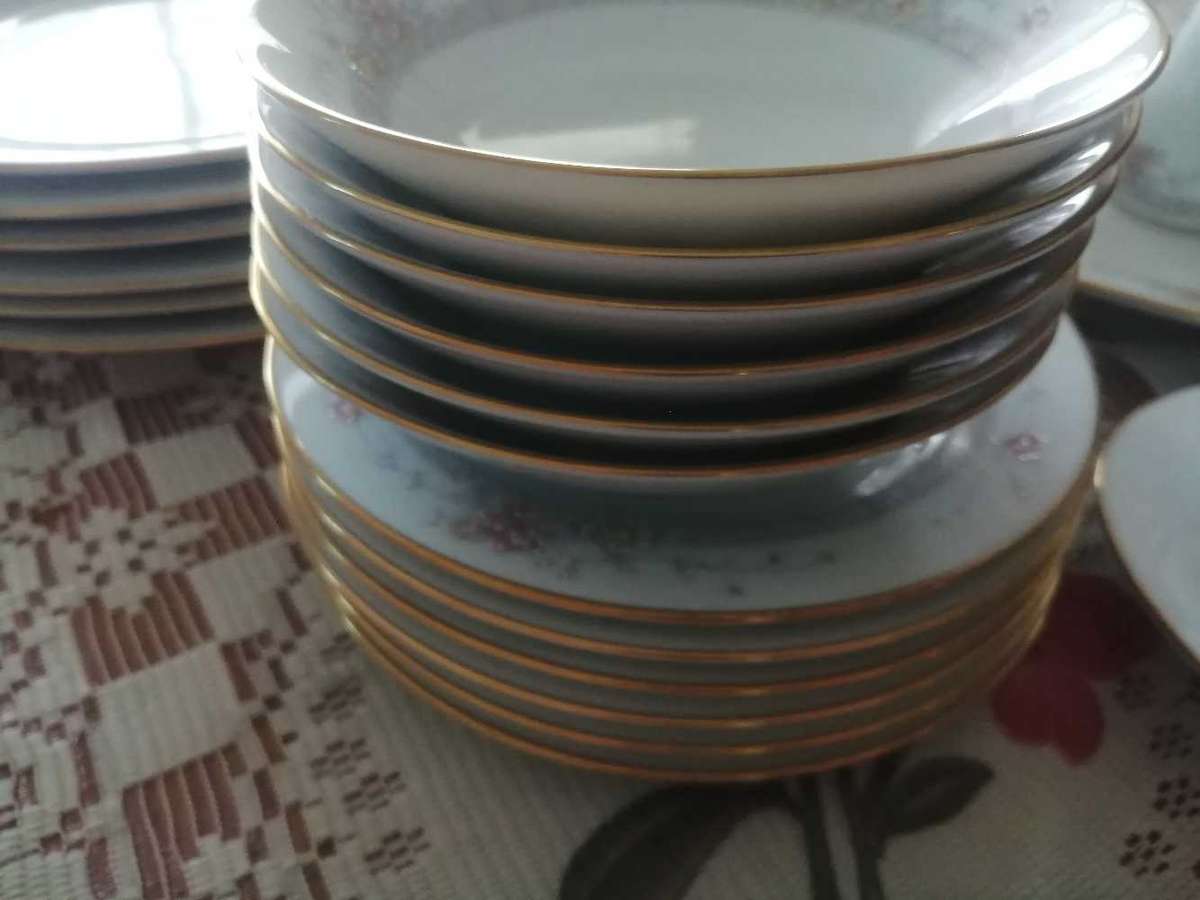 Noritake - Vintage Legendary by Noritake Sri Lanka Dream Street 3843 28 Piece Dinner set.