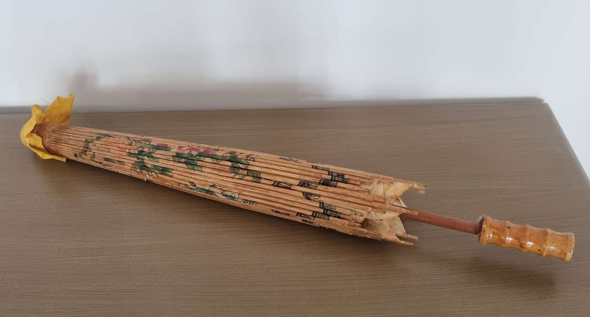 VINTAGE ORIENTAL BAMBOO & RICE PAPER UMBRELLA HAND PAINTED FLORAL BIRD PARASOL