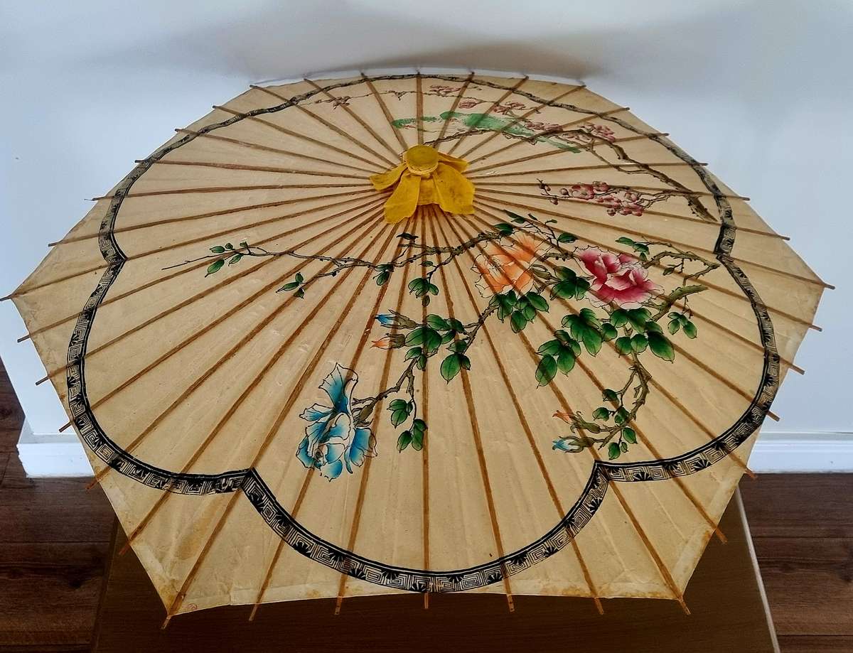VINTAGE ORIENTAL BAMBOO & RICE PAPER UMBRELLA HAND PAINTED FLORAL BIRD PARASOL