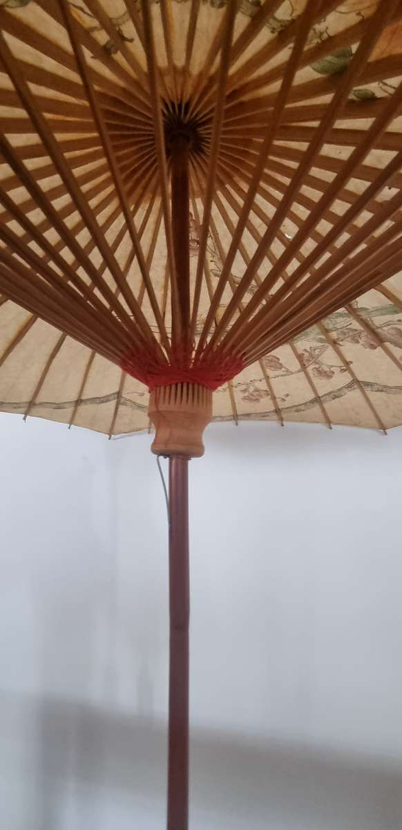 VINTAGE ORIENTAL BAMBOO & RICE PAPER UMBRELLA HAND PAINTED FLORAL BIRD PARASOL
