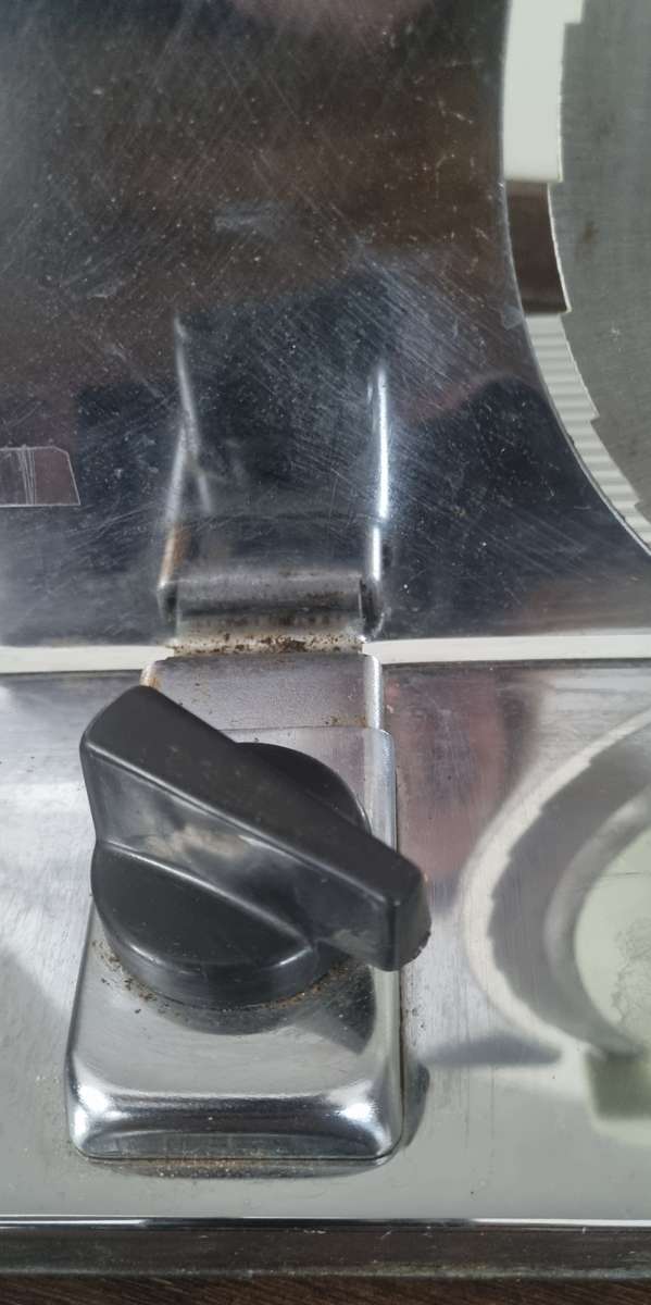 VINTAGE WHITE ENAMEL PINEWARE BREAD CUTTER/SLICER