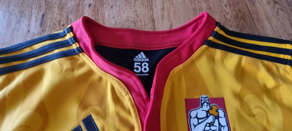 Orginal 2011 Waikato Chiefs Signed Rugby Jersey