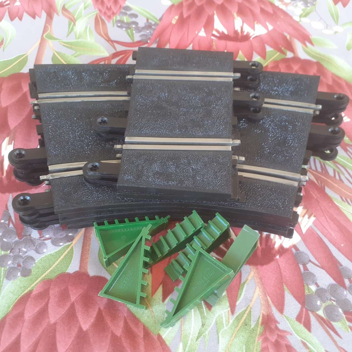 Scalextric Classic track PT97 Banked Standard Curve Set with Banking Approach tracks