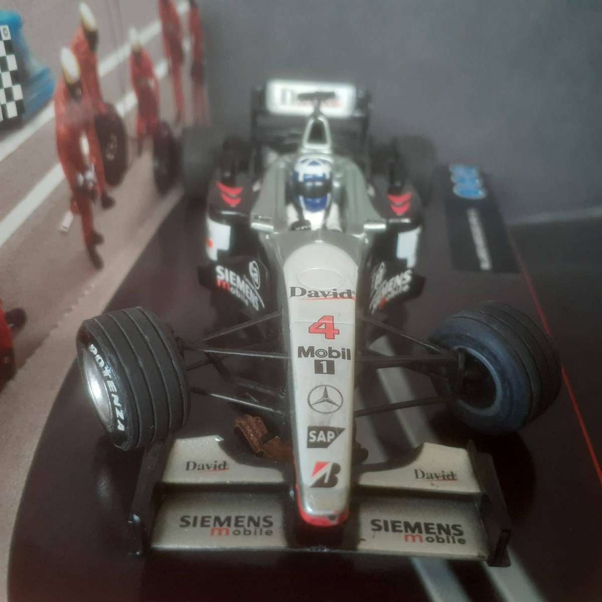 SCX 60870 McLaren Mercedes MP4-16 F1