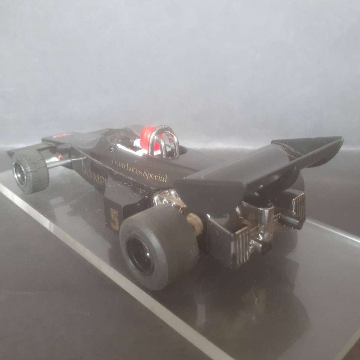 Scalextric C126 Lotus 77 JPS Olympus F1
