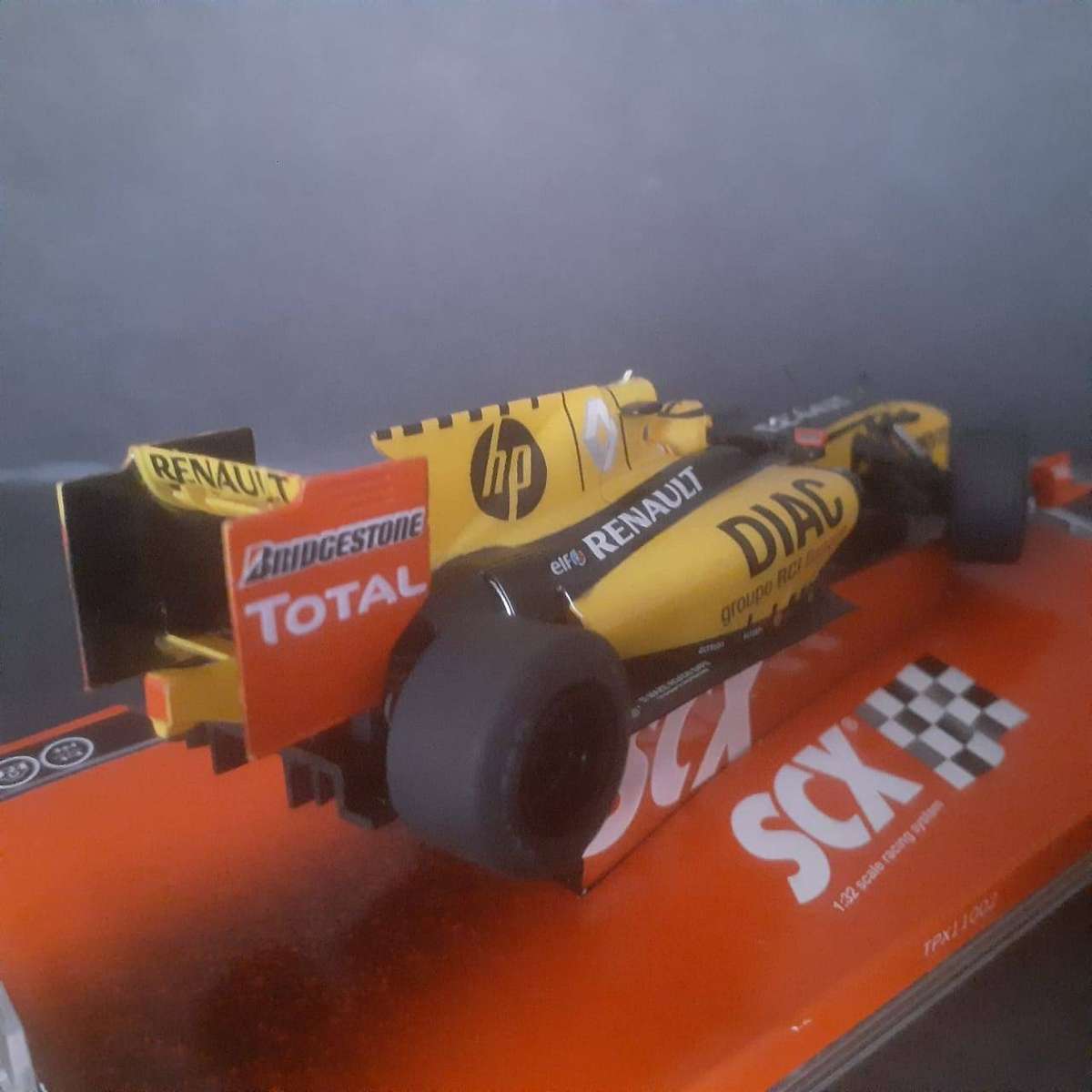 SCX A10024X300 Renault F1 2010 "Kubica" Boxed