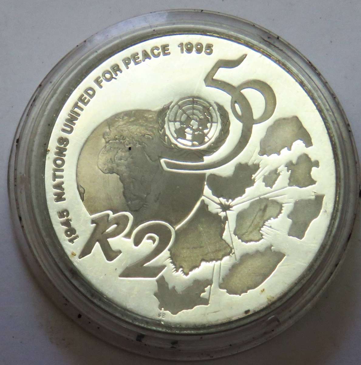 1995 UNITED NATIONS FOR PEACE   1 Ounce  Proof  Silver R2 in plastic capsule