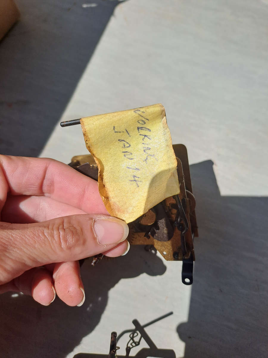 2 cuckoo clock movements on says working