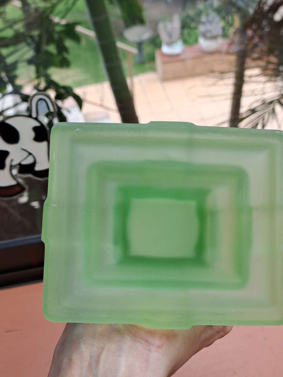 stunning Art Deco Uranium Green Glass "Grantham" vase 21 cm tall