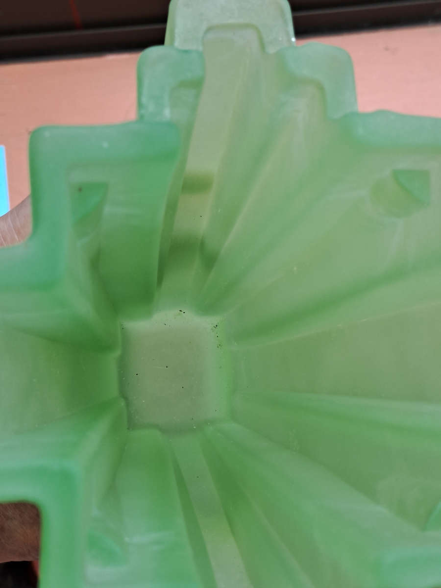 stunning Art Deco Uranium Green Glass "Grantham" vase 21 cm tall