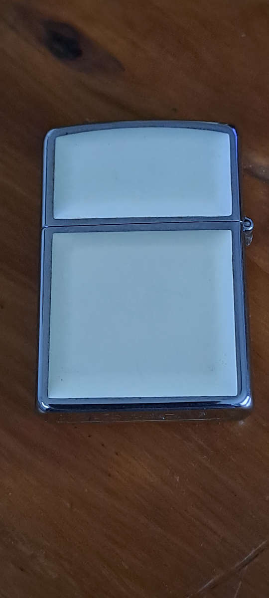 Retired Vintage 1992 genuine Zippo lighter Skrimshaw