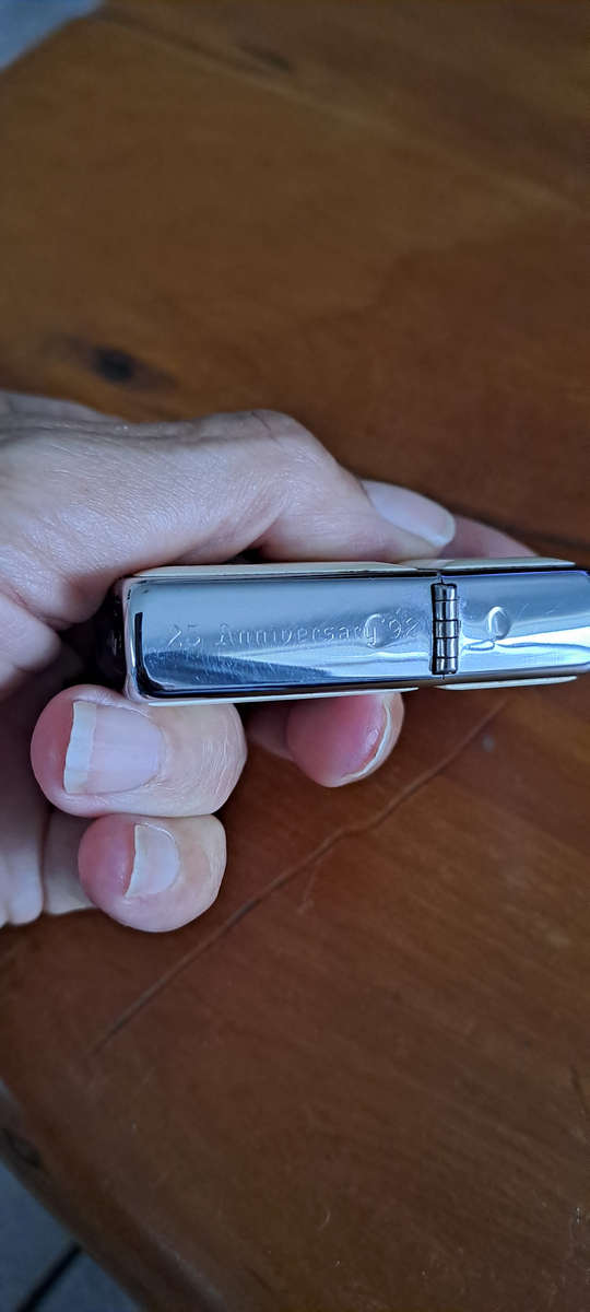 Retired Vintage 1992 genuine Zippo lighter Skrimshaw