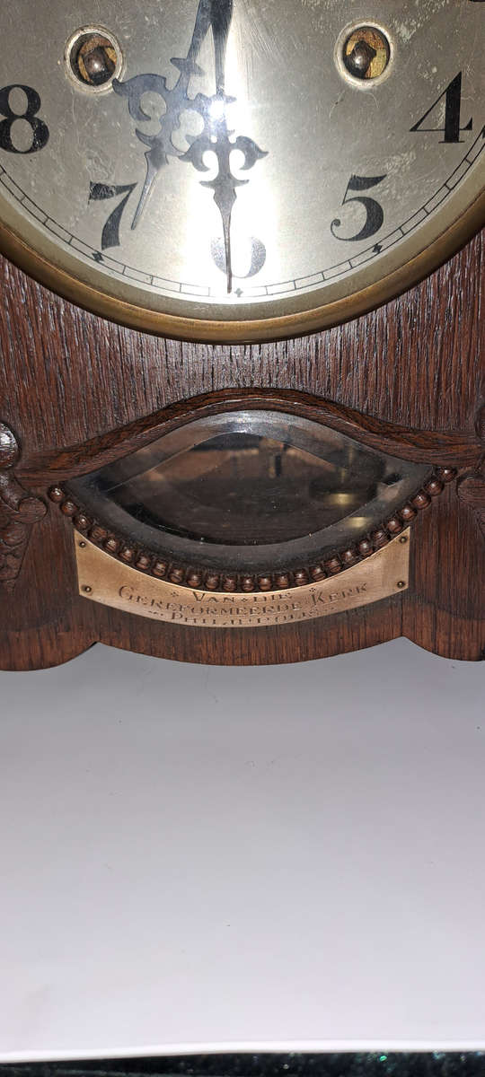 Vintage mantle clock complete