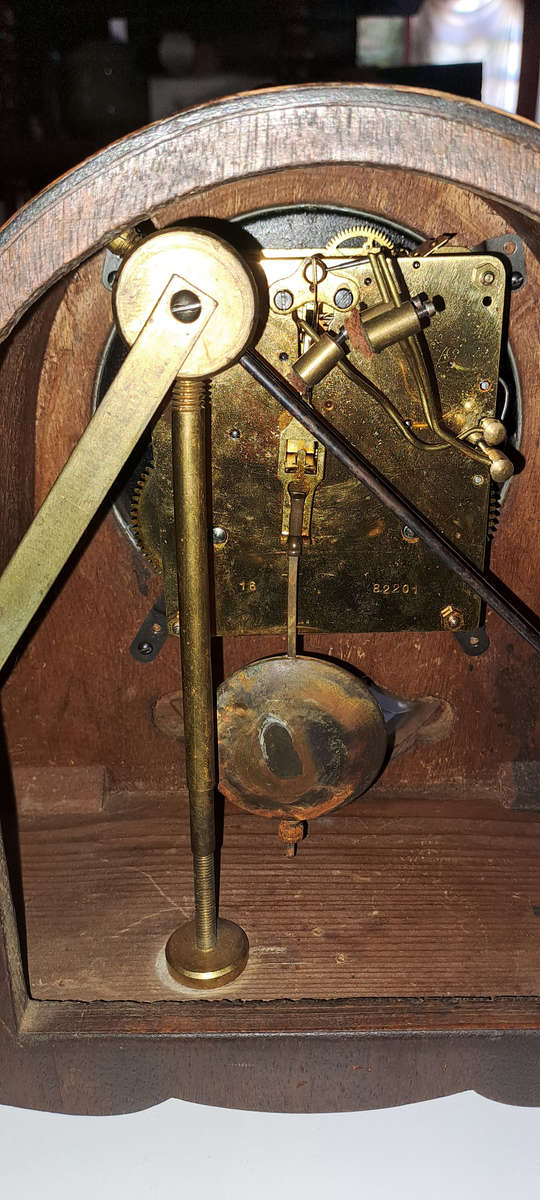 Vintage mantle clock complete