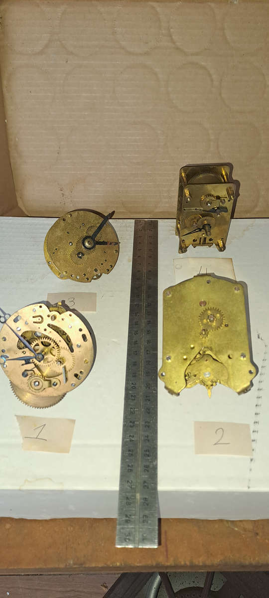 Lot 2 small clock movements