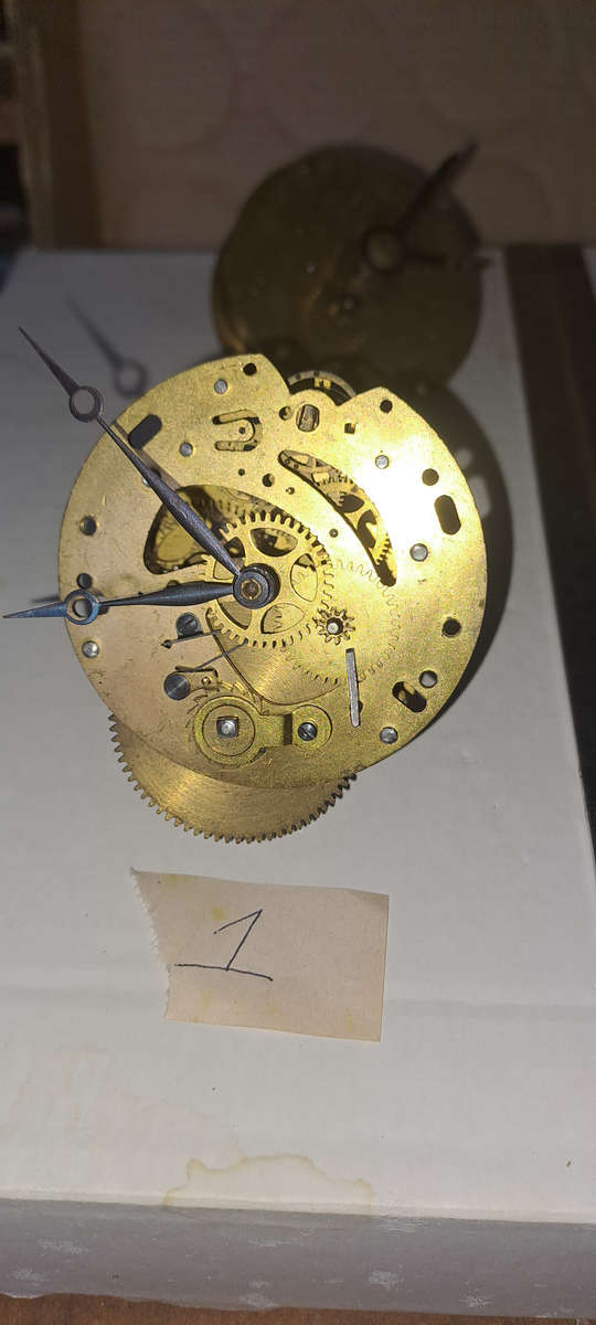 Lot 2 small clock movements
