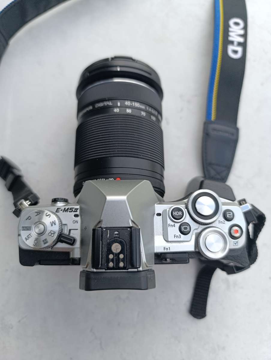 Olympus OM-D E-M5 II interchangeable-lens camera kit