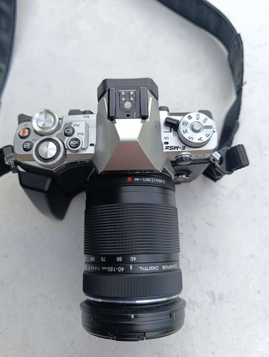 Olympus OM-D E-M5 II interchangeable-lens camera kit