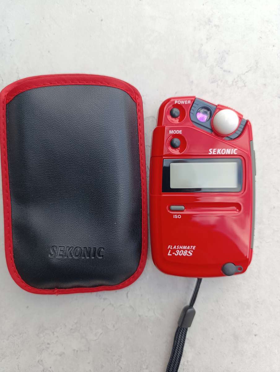 2x YONGNU YN560 III Flash with Flash Trigger and Sekonic L-308S FLASHMATE Light Meter