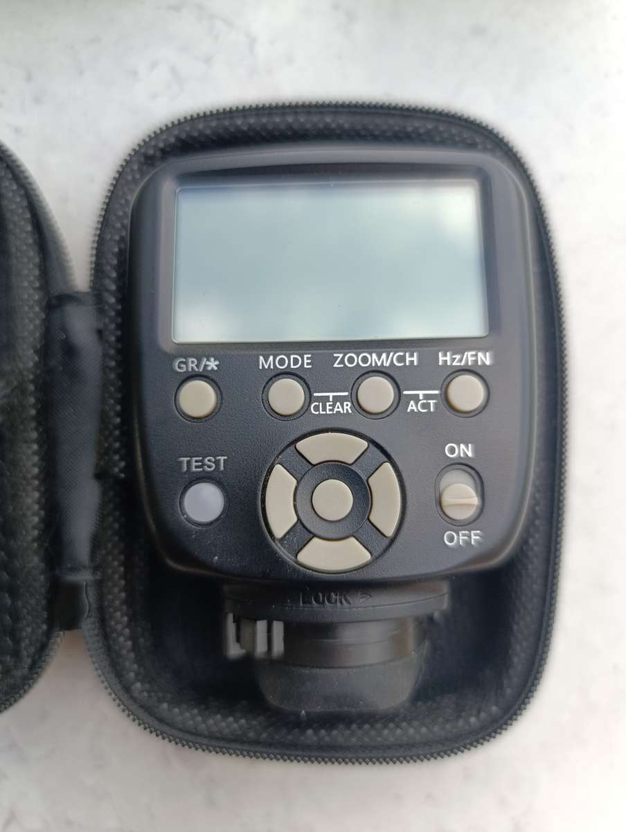 2x YONGNU YN560 III Flash with Flash Trigger and Sekonic L-308S FLASHMATE Light Meter