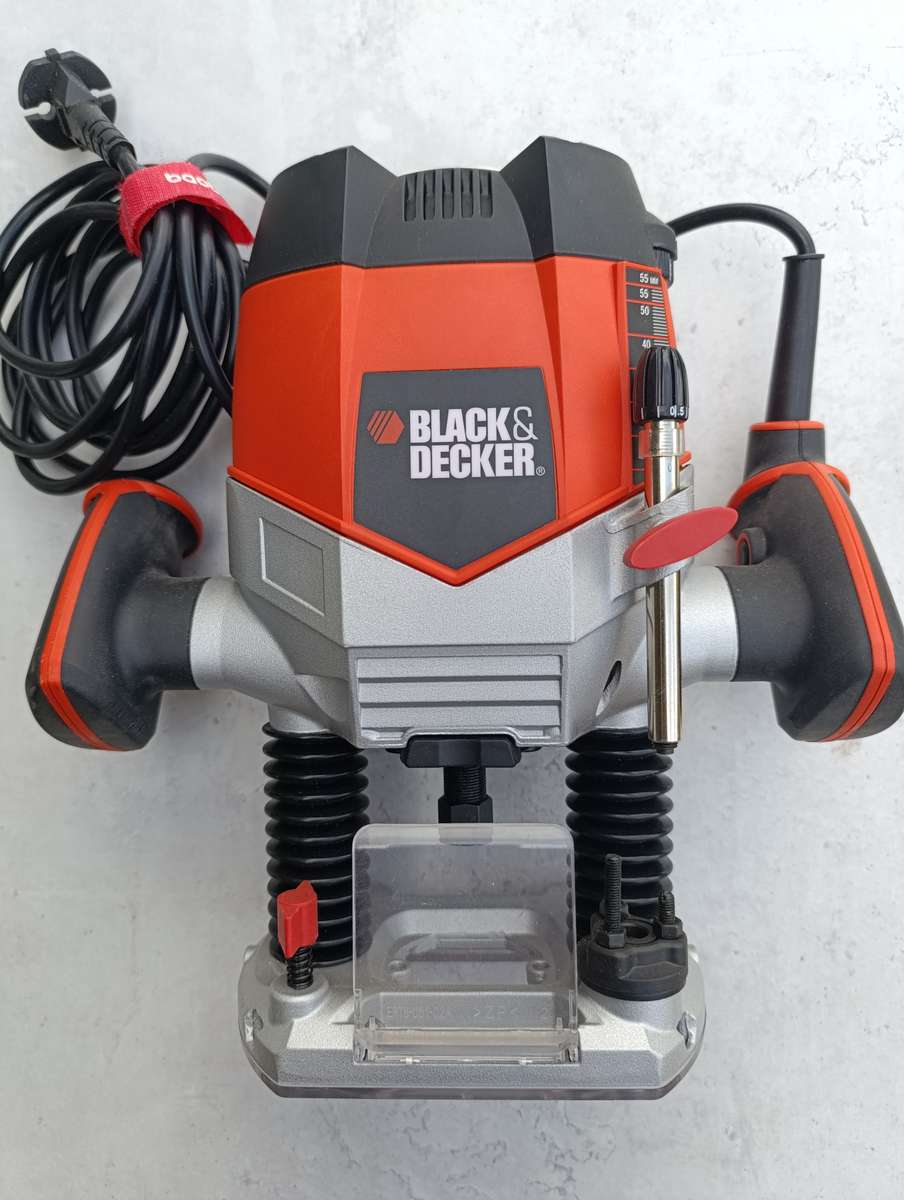 B&D KW900E-QS Plunge Router