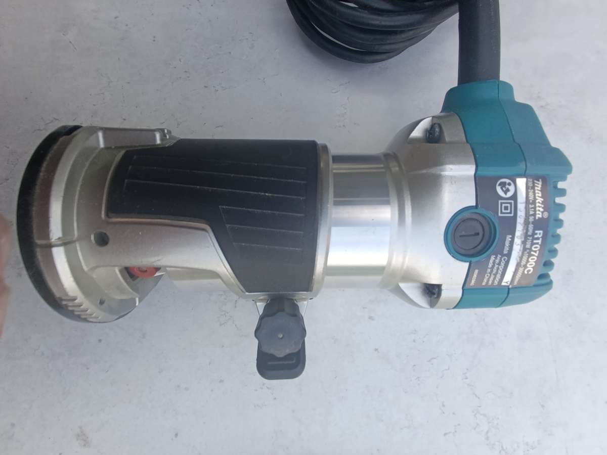 Makita Trimmer RT0700C Router