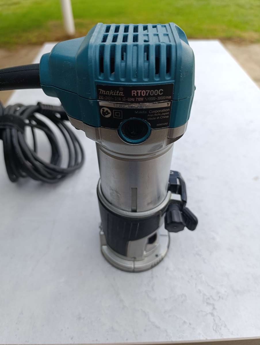 Makita Trimmer RT0700C Router