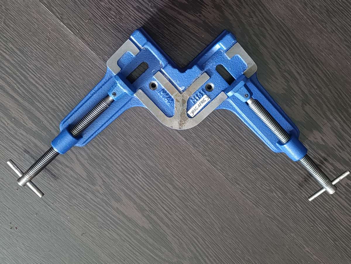 4 1/4" IN Ductile Cast Iron Corner Mitre Clamp  4units