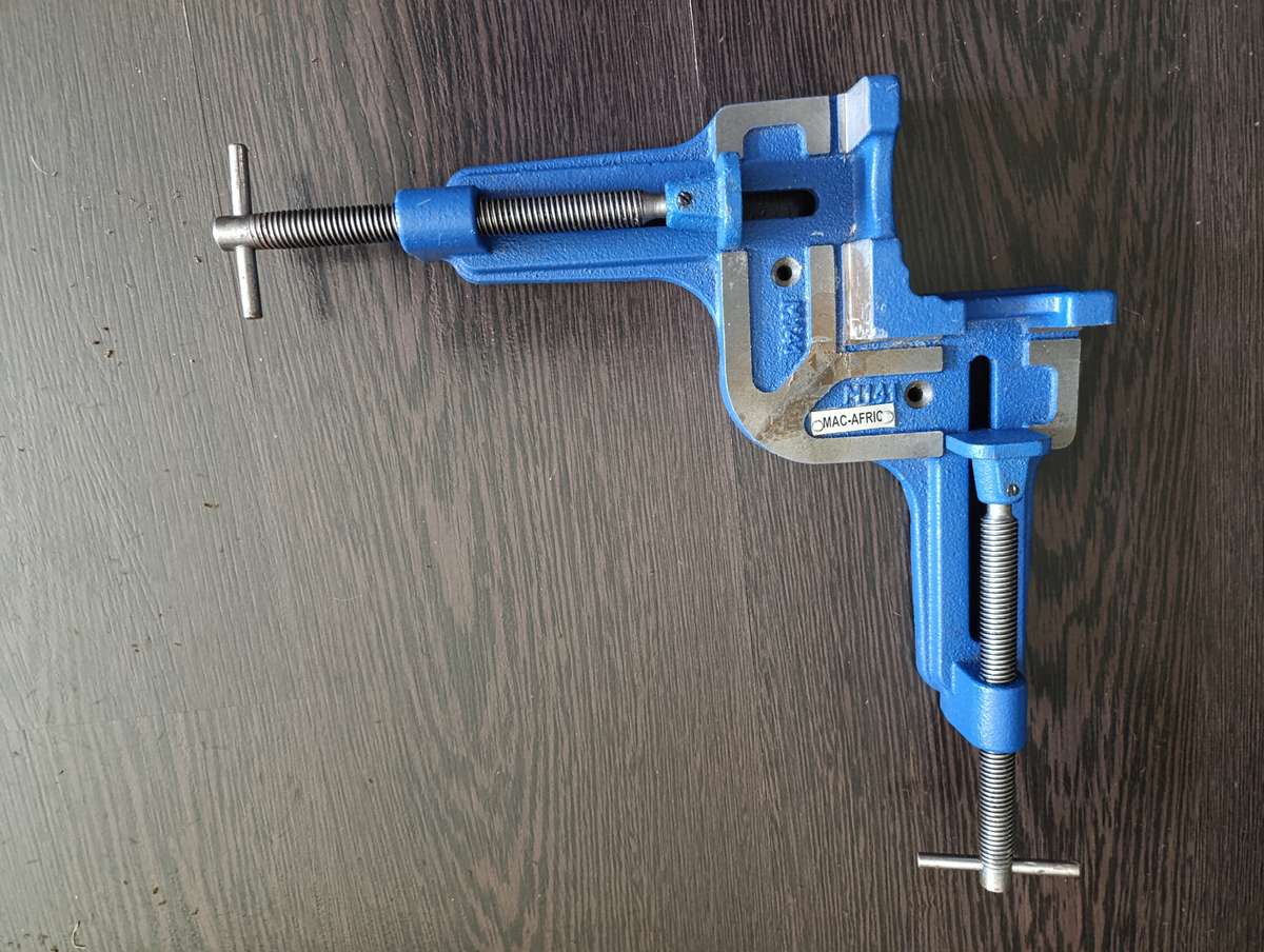 4 1/4" IN Ductile Cast Iron Corner Mitre Clamp  4units