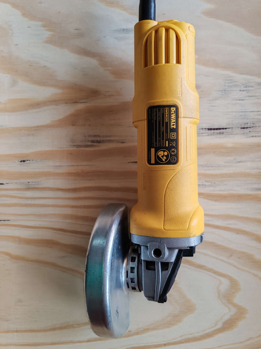 DEWALT 115mm Angle Grinder