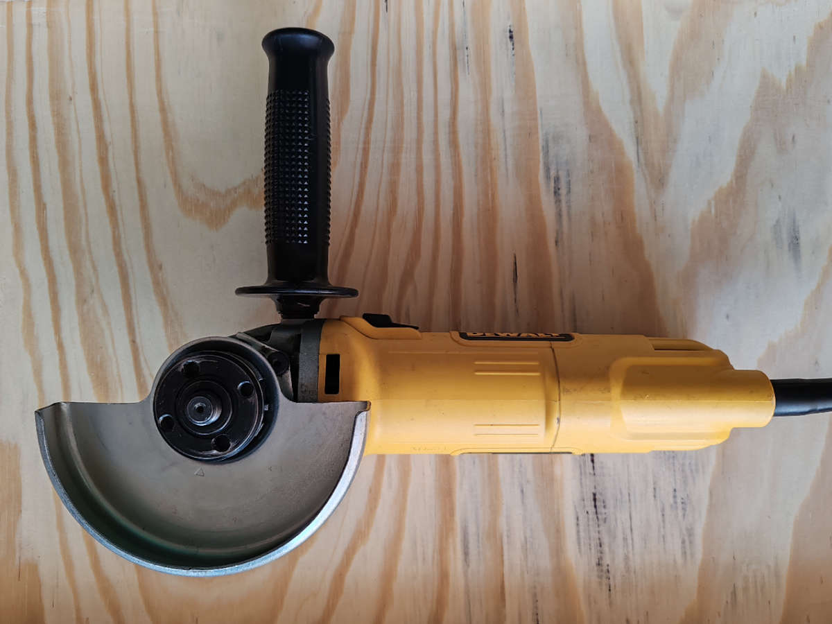 DEWALT 115mm Angle Grinder