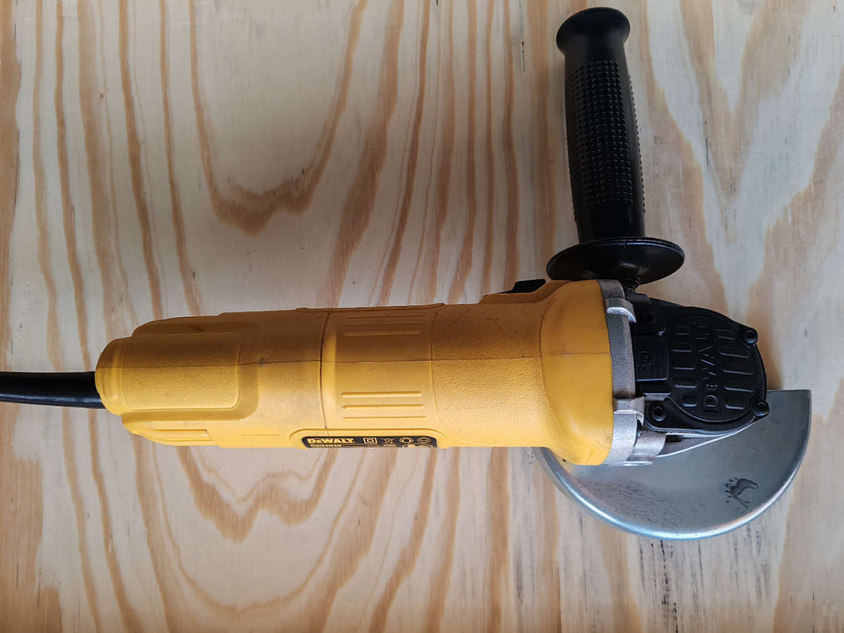 DEWALT 115mm Angle Grinder