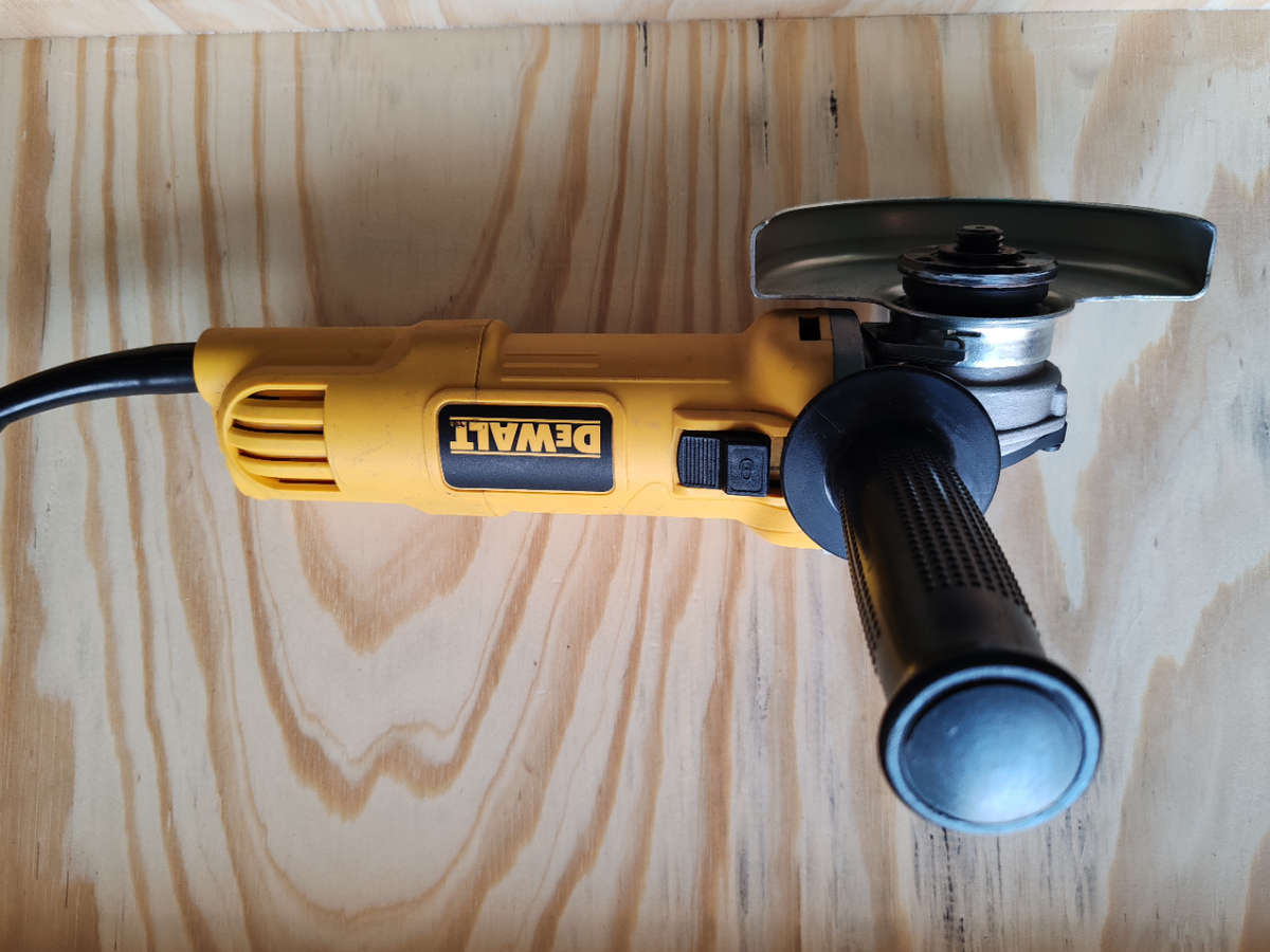DEWALT 115mm Angle Grinder
