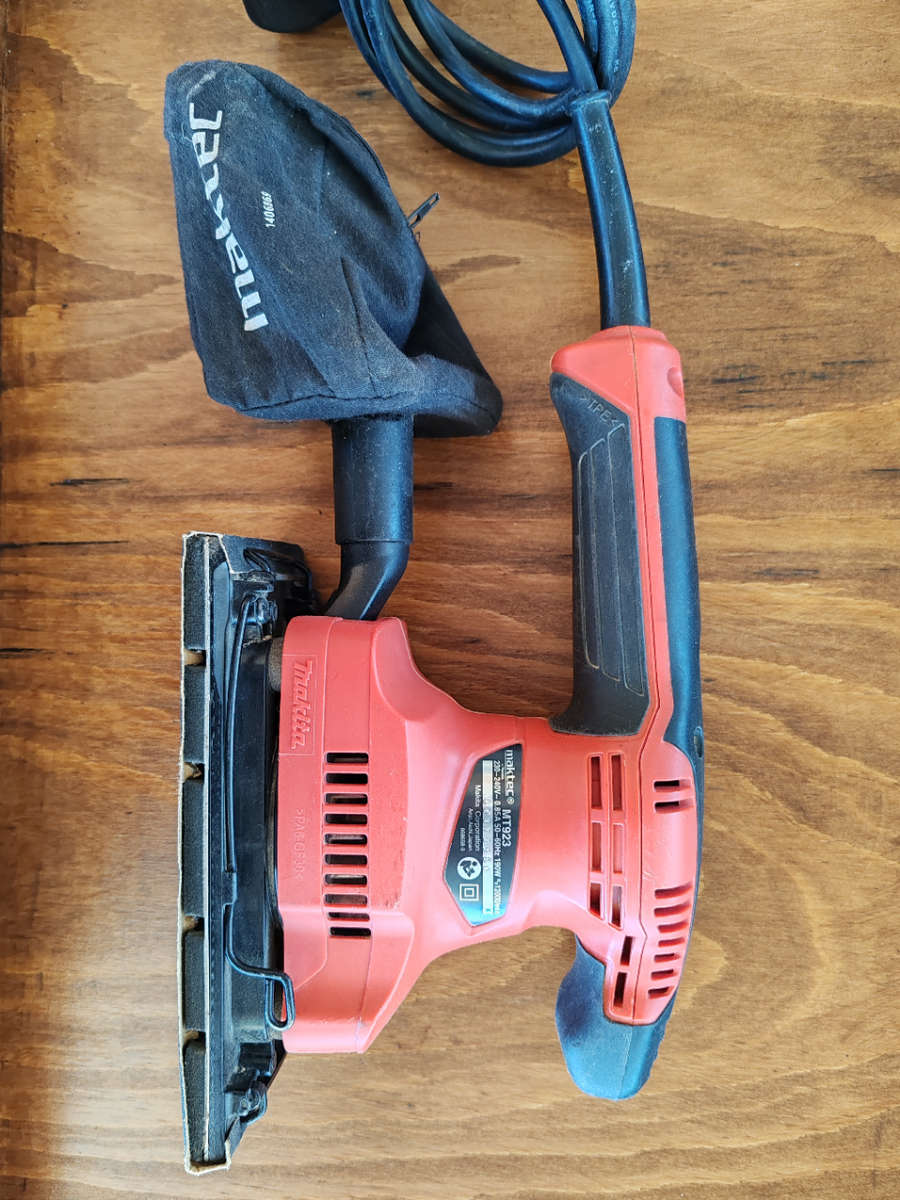 Maktec MT923 Finishing Sander