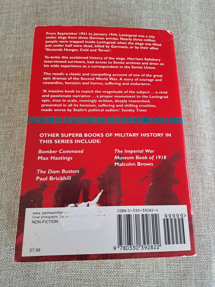 The 900 Days: The Siege of Leningrad - Harrison E. Salisbury
