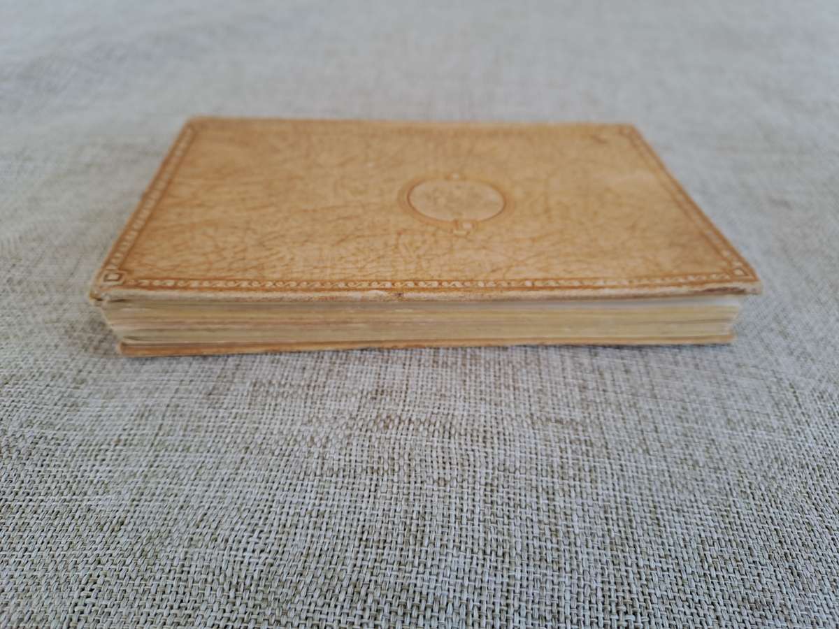 Alice's Adventures in Wonderland - Lewis Carroll