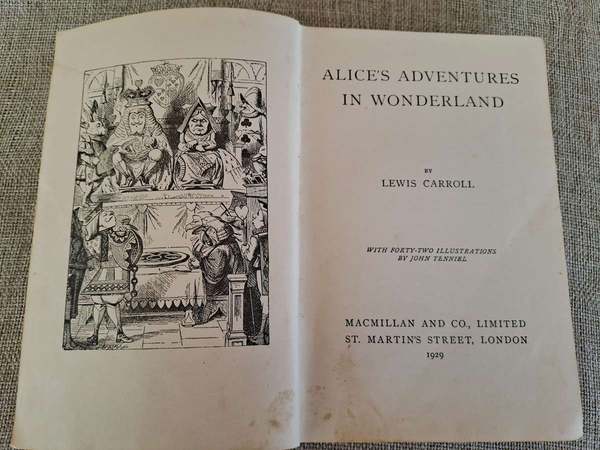 Alice's Adventures in Wonderland - Lewis Carroll
