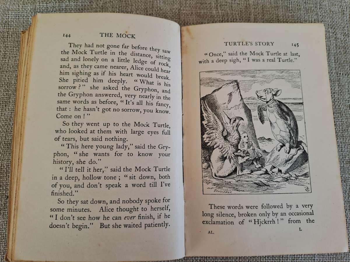 Alice's Adventures in Wonderland - Lewis Carroll